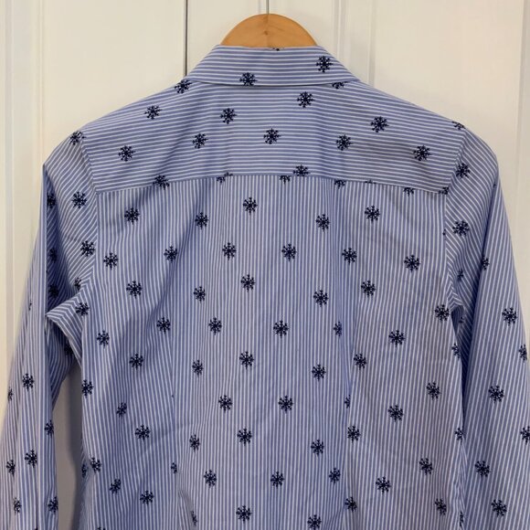 Talbots Blue Snowflake Print Wrinkle Resistant Long Sleeve Top Size 6 - Picture 7 of 10